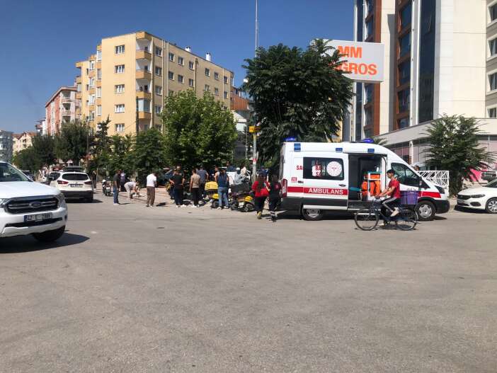 Konya'da Otomobilin PTT Kuryesine Çarptığı Trafik Kazası Meydana Geldi haber fotoğrafı