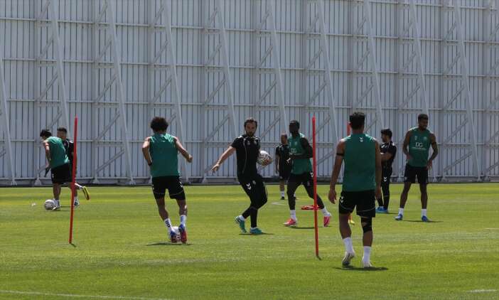 konyasporda-fenerbahce-mesaisi-ilhan-palut-hedefi-acikladi