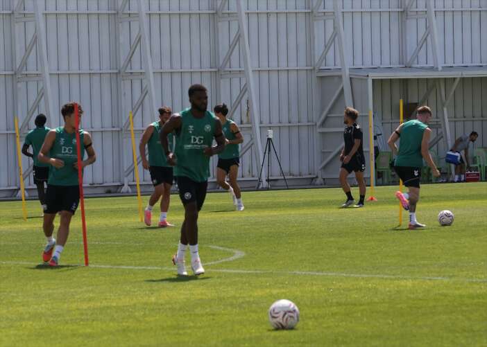 konyasporda-fenerbahce-mesaisi-ilhan-palut-hedefi-acikladi