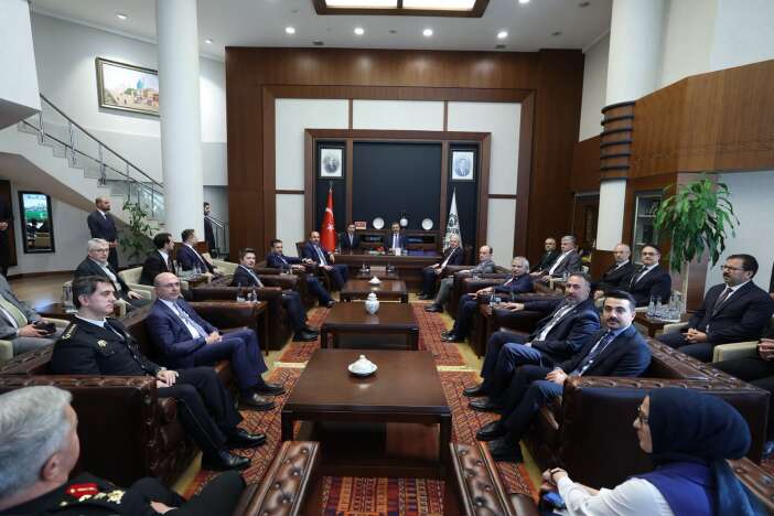 bakan-ciftciden-memleketi-konyada-yogun-mesai-karatayin-calismalarini-inceledi