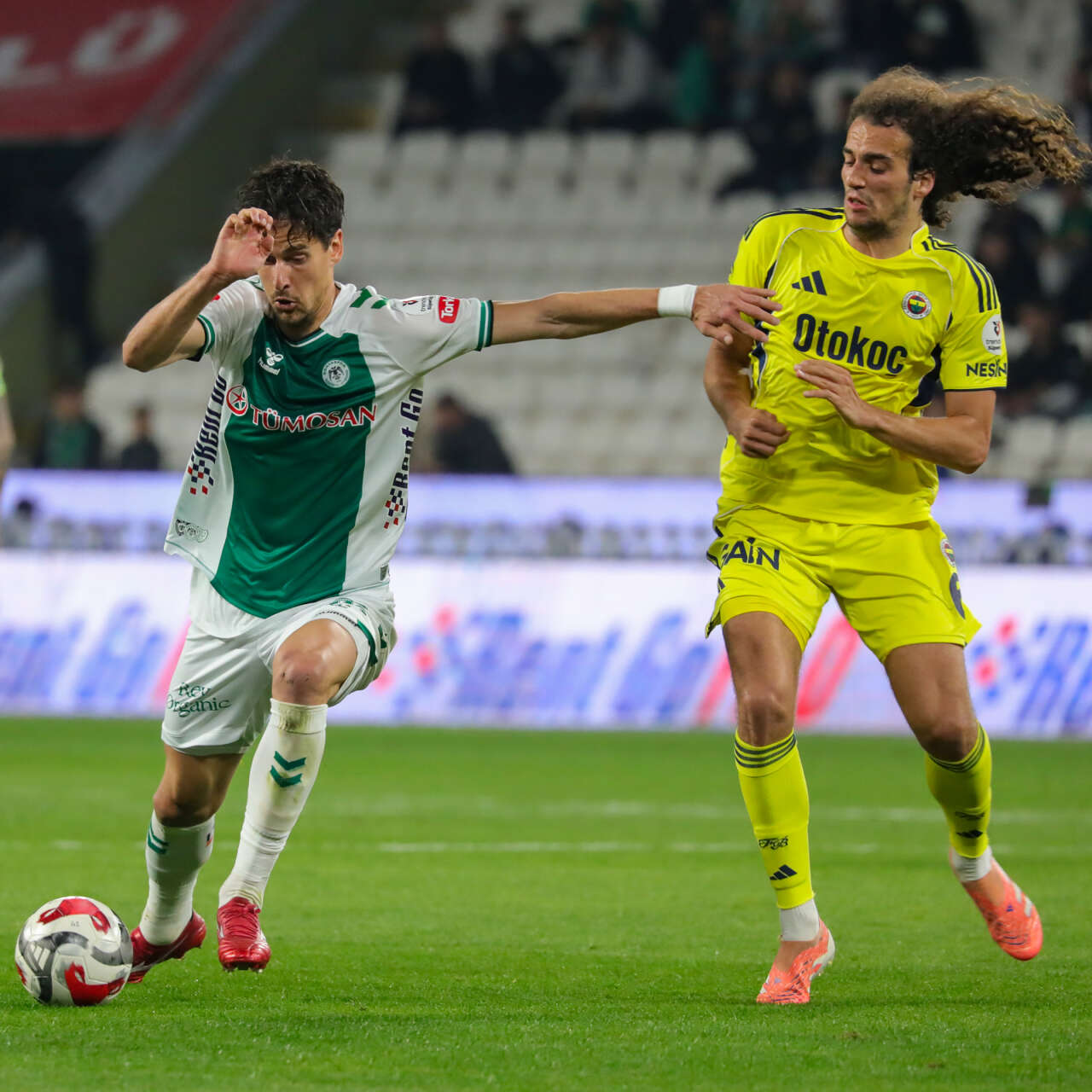 dev-karsilasma-bugun-konyaspor-ve-fenerbahce-ilk-pesinde