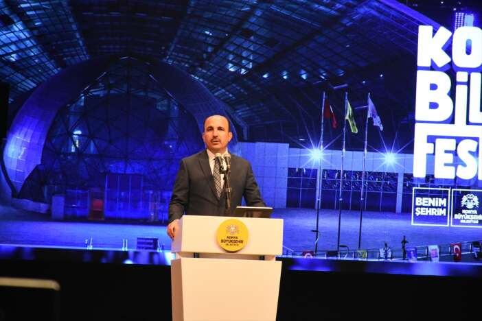 konya-bilim-festivali-1000-dronluk-gosteriyle-basladi-bakan-ciftci-de-katildi