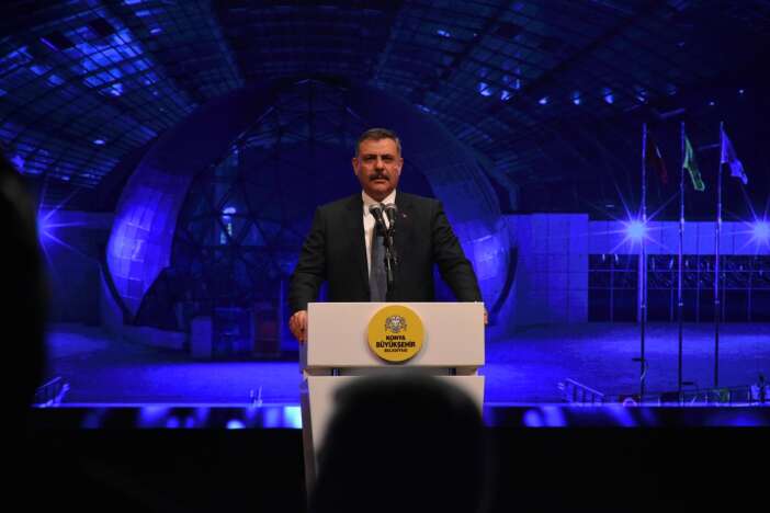 konya-bilim-festivali-1000-dronluk-gosteriyle-basladi-bakan-ciftci-de-katildi