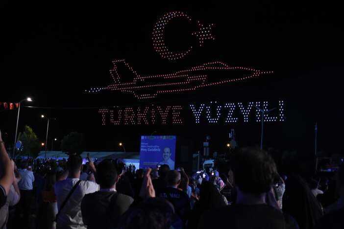konya-bilim-festivali-1000-dronluk-gosteriyle-basladi-bakan-ciftci-de-katildi