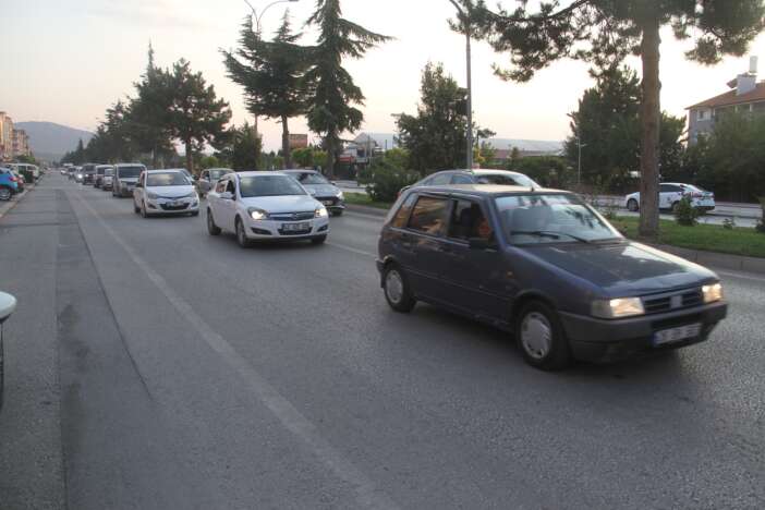 konyada-3-otomobil-birbirine-girdi-yaralilardan-biri-3-yasinda