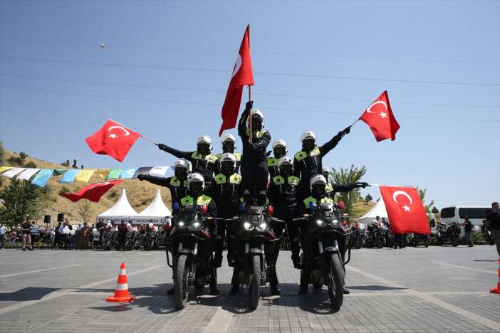 malazgirt-zaferi-kutlamalarinda-konya-ruzgari