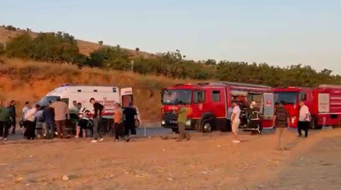 sabah-saatlerinde-aci-kaza-3-kisi-can-verdi-2si-cocuk-3-kisi-yaralandi
