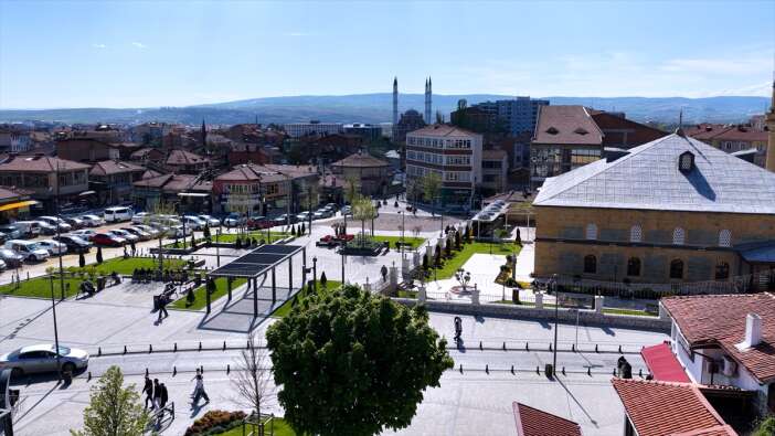 tarihi-meydan-yeniden-hayat-buldu-bakan-kurum-goruntuleri-paylasti