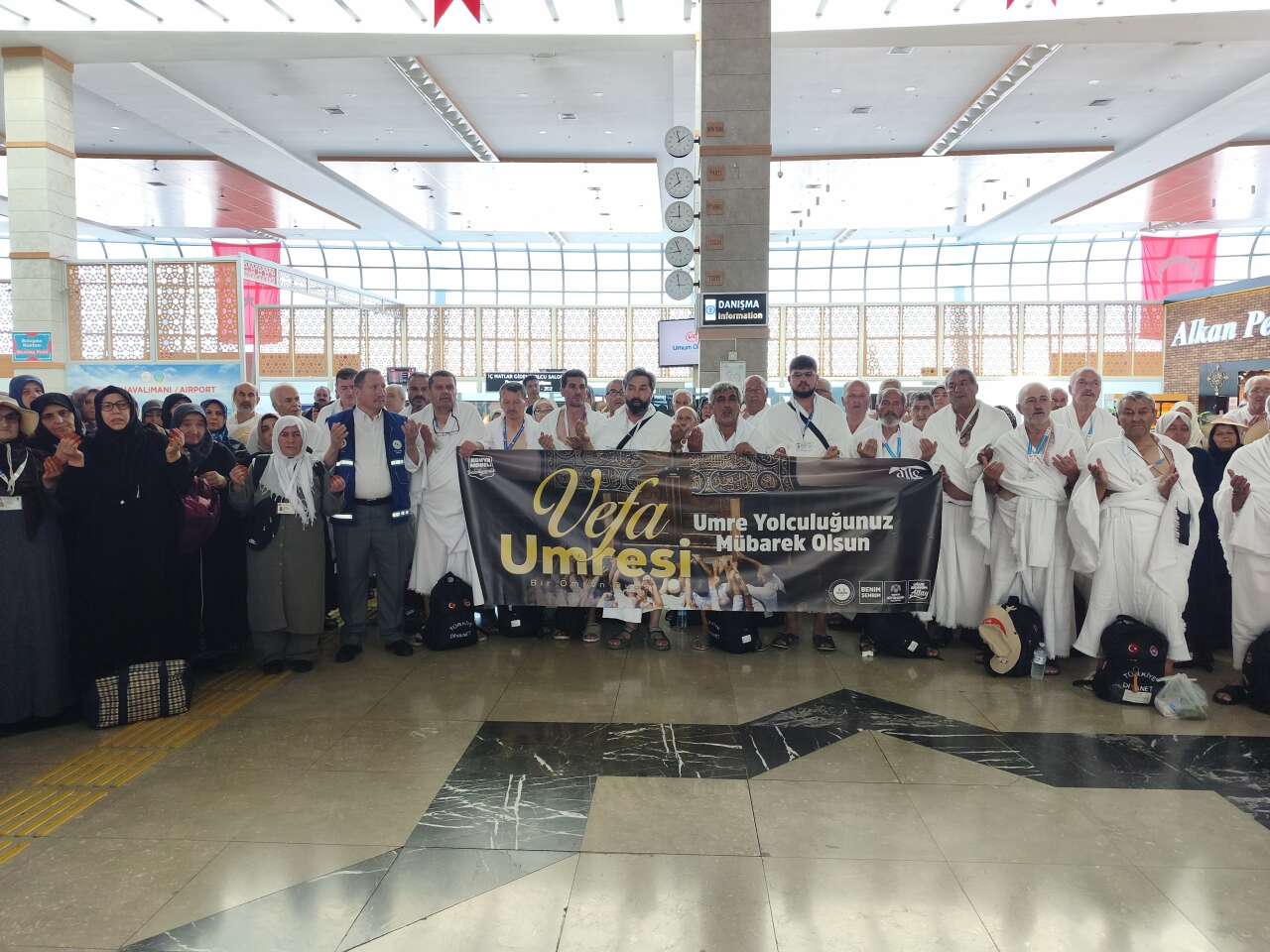 konya-buyuksehir-emekli-ve-gazileri-umreye-gonderdi