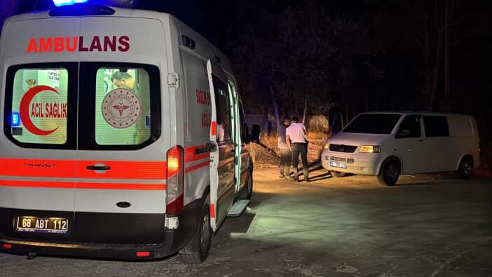 saatlerdir-calisan-minibusten-suphelendiler-icinden-ceset-cikti