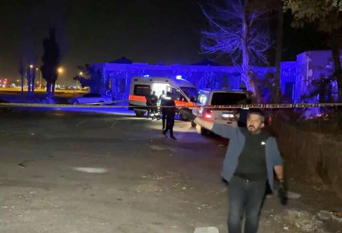 saatlerdir-calisan-minibusten-suphelendiler-icinden-ceset-cikti
