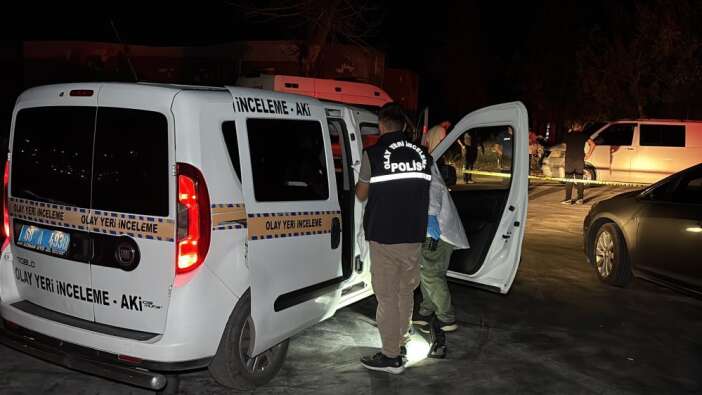 saatlerdir-calisan-minibusten-suphelendiler-icinden-ceset-cikti