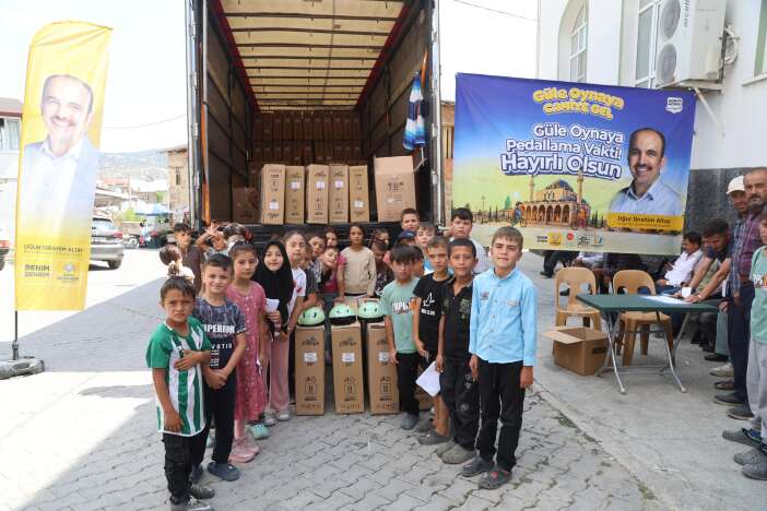 konyada-13-bin-cocugun-bekledigi-gun-geldi-bisikletler-dagitiliyor