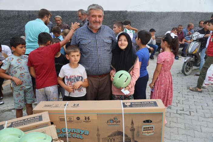 konyada-13-bin-cocugun-bekledigi-gun-geldi-bisikletler-dagitiliyor
