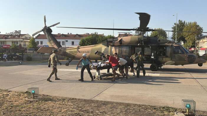 yamac-parasutu-kayaliklara-dustu-pilot-ve-turist-hayatini-kaybetti