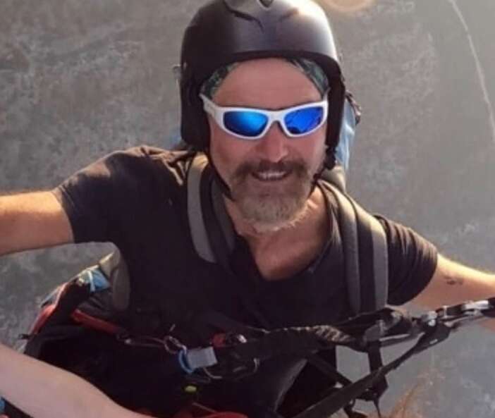 yamac-parasutu-kayaliklara-dustu-pilot-ve-turist-hayatini-kaybetti