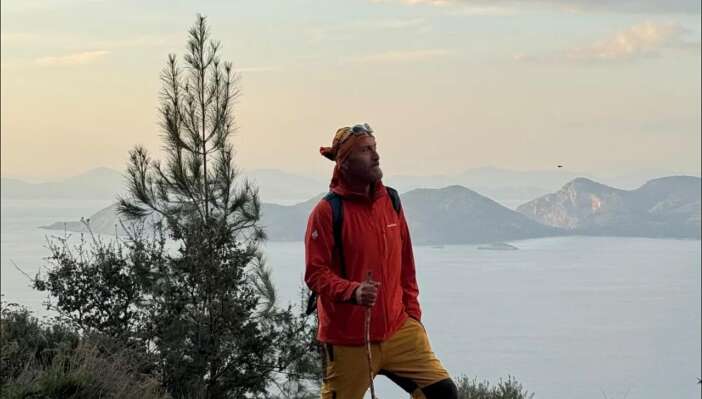 yamac-parasutu-kayaliklara-dustu-pilot-ve-turist-hayatini-kaybetti