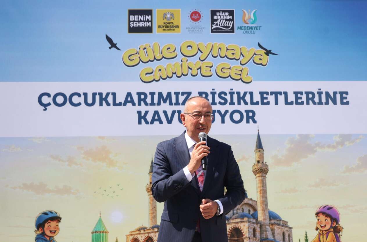 konyada-binlerce-cocugun-bekledigi-an-merkezde-bisiklet-dagitimi-basladi