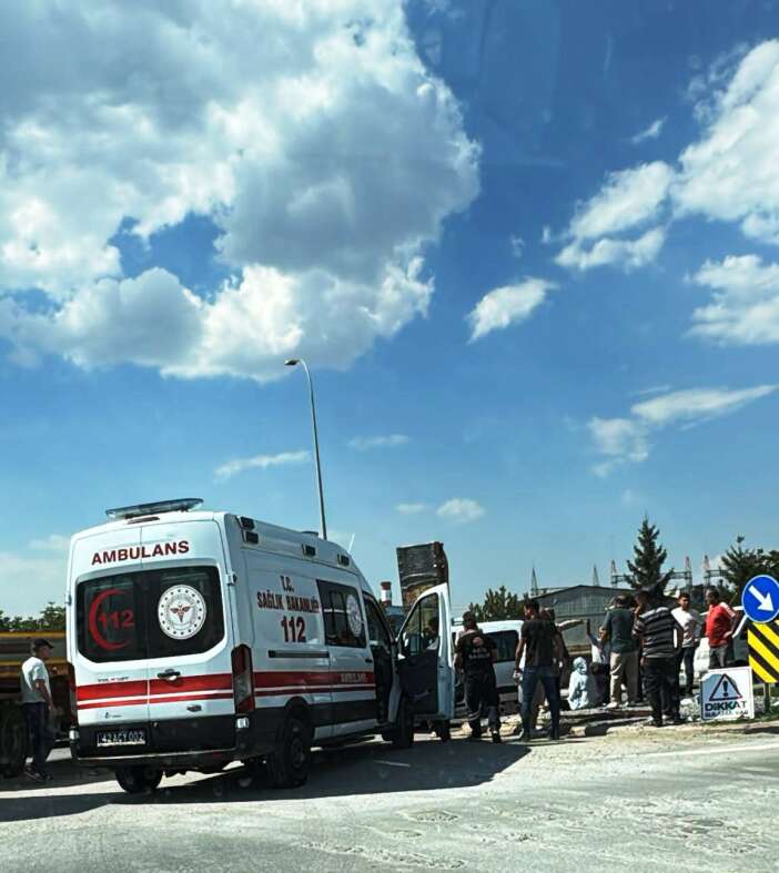 konyada-cekici-ile-hafif-ticari-arac-carpisti-1i-cocuk-5-kisi-yaralandi