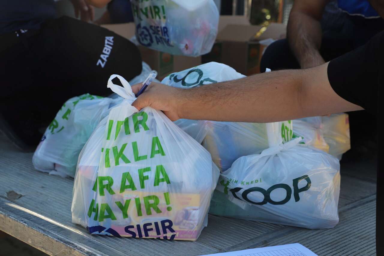 konyada-belediyeden-600-aileye-gida-yardimi-baskan-acikladi
