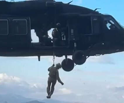 konyada-kayaliklarda-mahsur-kalan-yarali-kadin-icin-helikopter-havalandi