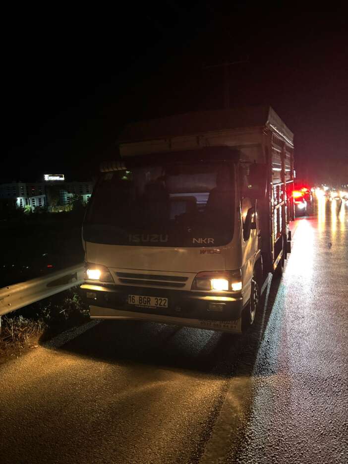 yol-kenarinda-aci-olum-otomobiline-yakit-doldururken-can-verdi