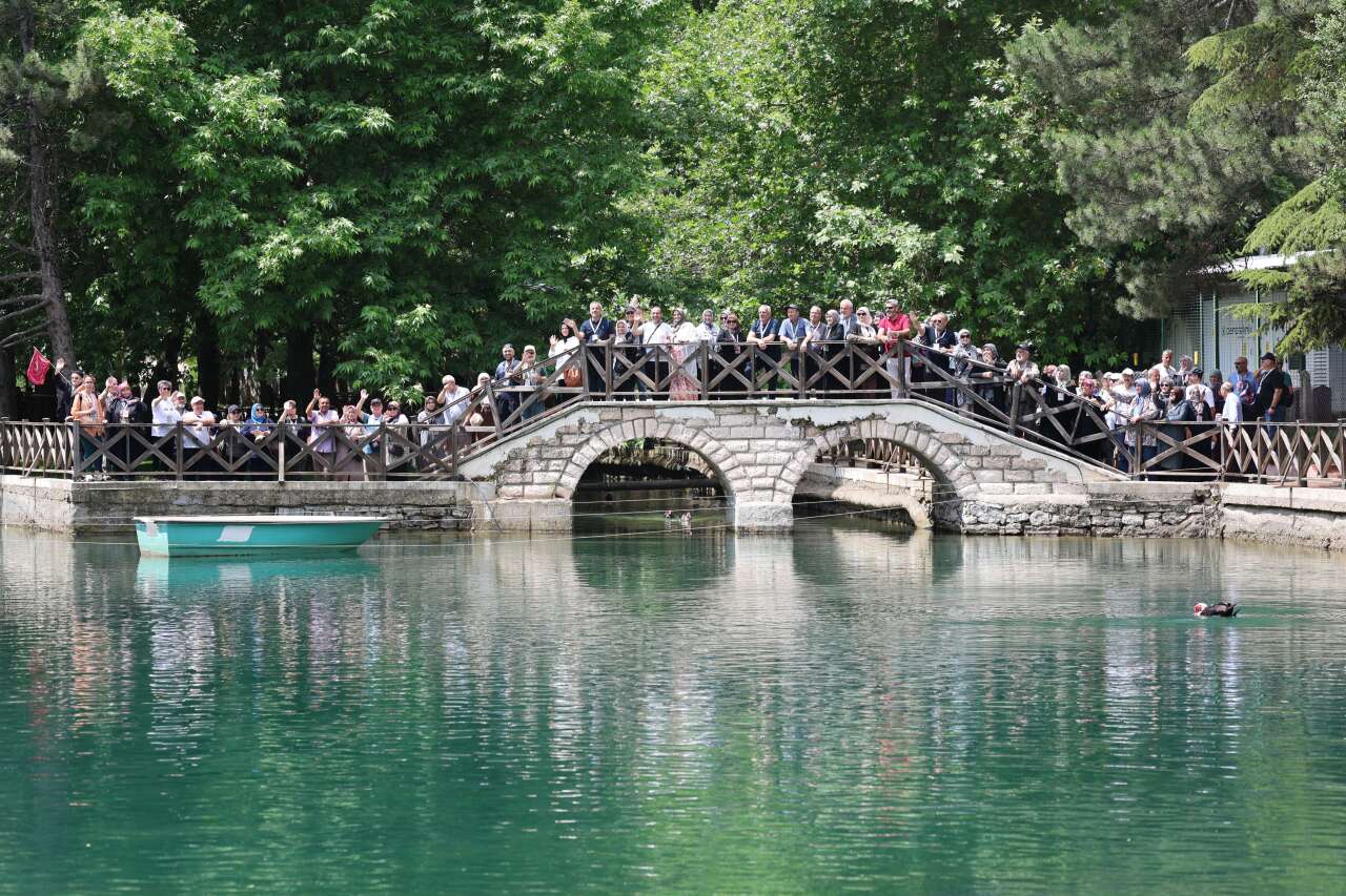 konyanin-31-ilcesinden-10-bin-emekli-yollara-cikti-5-rota-binlerce-ani