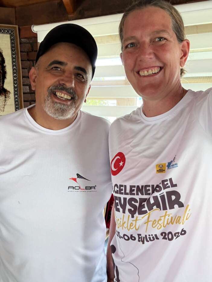 avrupa-yolculuguna-konya-molasi-ingiliz-bisikletci-beysehirde-misafir-edildi