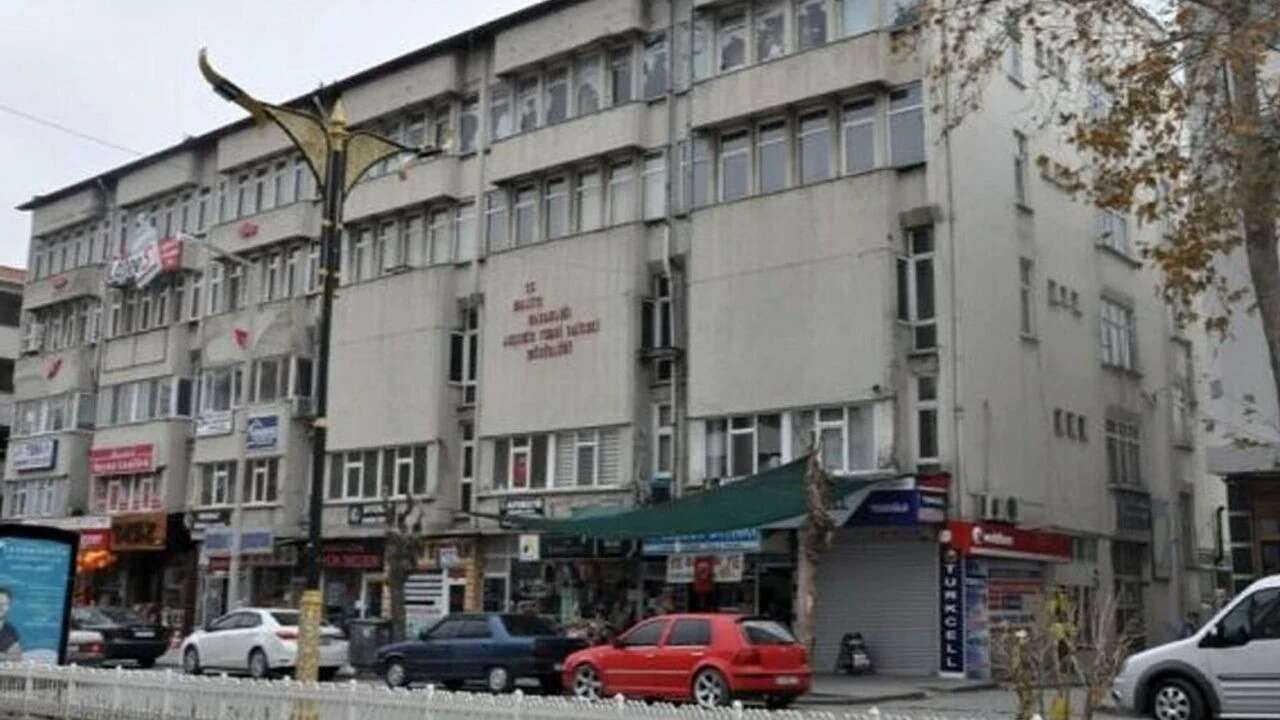konyada-eski-vergi-dairesi-binasi-satisa-cikti