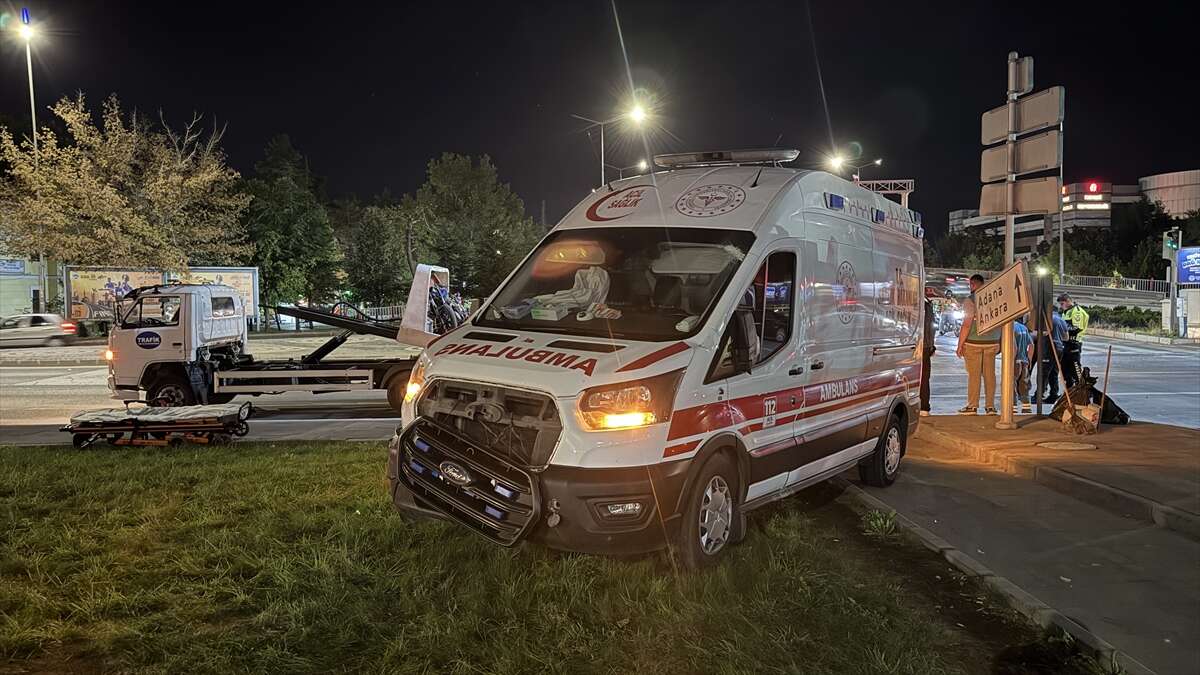 hasta-tasiyan-ambulans-kaza-yapti-6-yarali-var