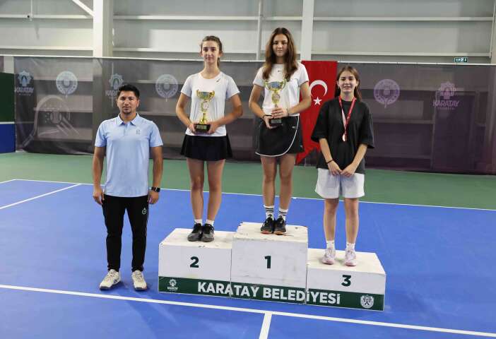 konyada-30-agustos-zafer-bayrami-tenis-turnuvasinin-sampiyonlari-belli-oldu