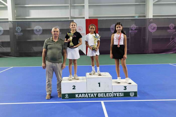 konyada-30-agustos-zafer-bayrami-tenis-turnuvasinin-sampiyonlari-belli-oldu