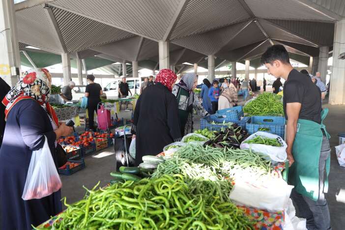 konyada-tarladan-tezgaha-aracisiz-satis-bu-pazarda-uretici-ve-vatandas-kazaniyor