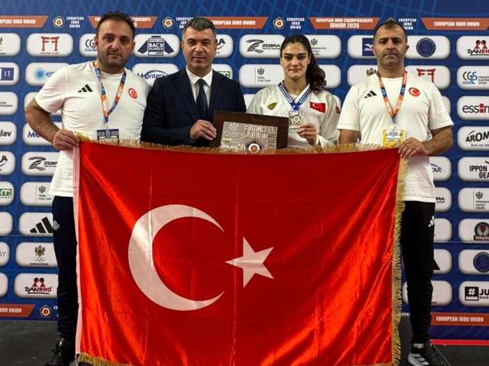 konyanin-milli-judocusu-dunya-sahnesinde-sinem-oruc-avrupa-ikincisi-oldu