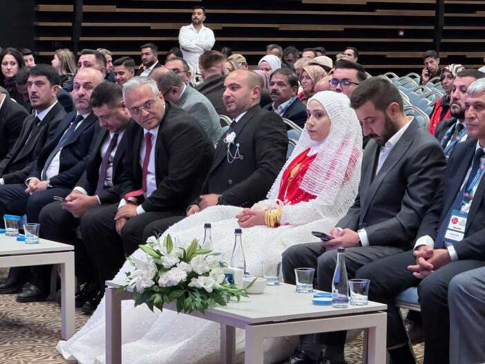konyada-dugun-ve-kongre-ayni-gune-denk-geldi-mhpli-baskan-gelini-de-alip-geldi