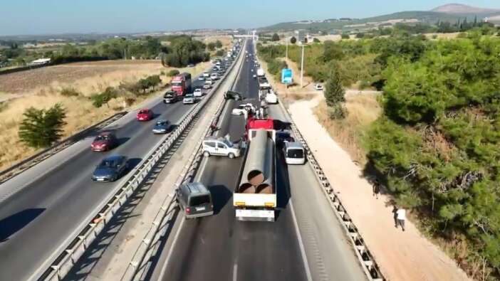 tirdan-yola-yakit-dokuldu-ortalik-savas-alanina-dondu