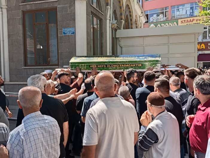 konyada-genc-yasta-hayatini-kaybeden-avukat-son-yolculuguna-ugurlandi