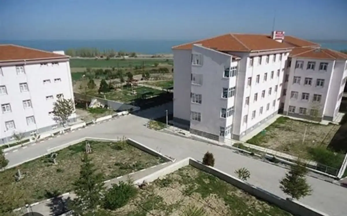 konyada-yurt-krizi-okul-aciliyor-yuzlerce-kiz-ogrenci-ne-yapacagini-bilmiyor