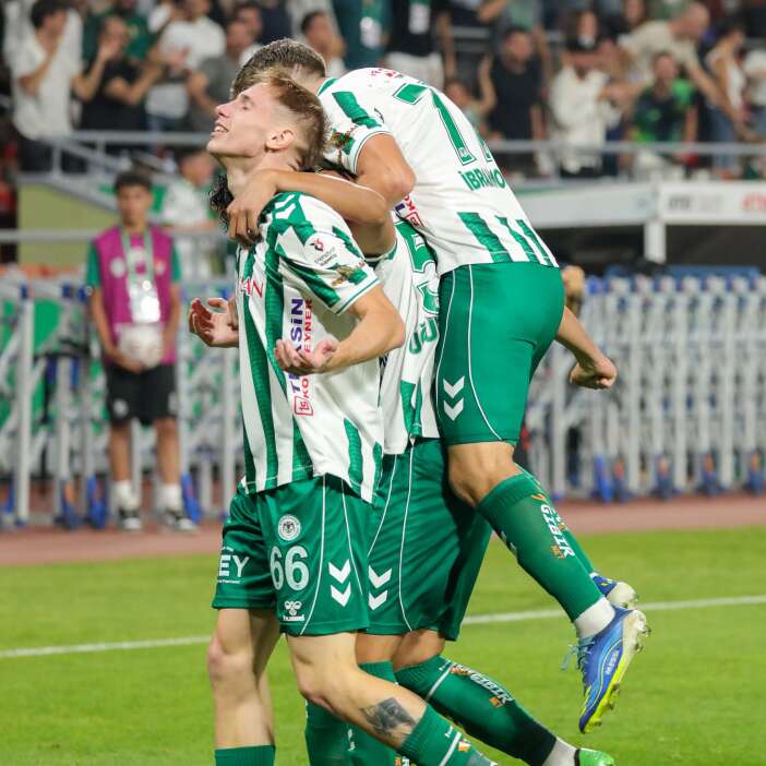 konyaspor-kazandi-ilhan-palut-gozyaslarini-tutamadi