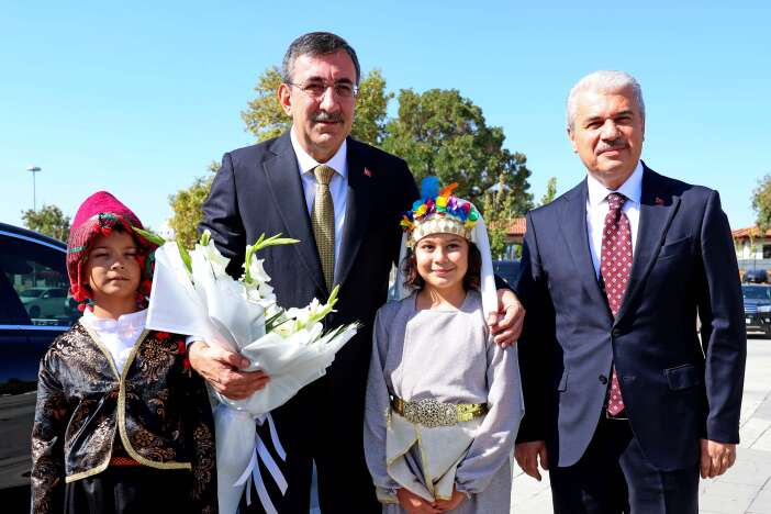 cumhurbaskani-yardimcisi-cevdet-yilmaz-konyada-ilk-durak-valilik