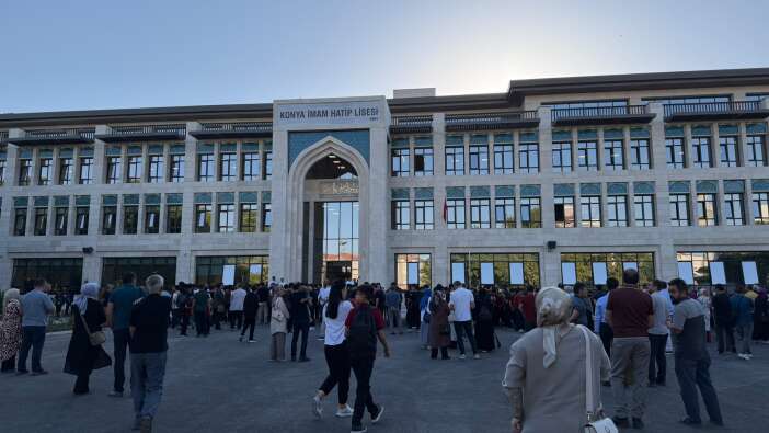 konyanin-75-yillik-okulunda-tarihi-gun-yeni-binada-ilk-ders-zili-caldi