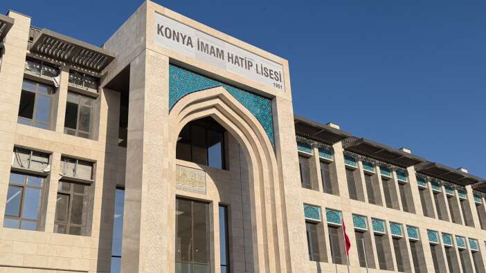 konyanin-75-yillik-okulunda-tarihi-gun-yeni-binada-ilk-ders-zili-caldi