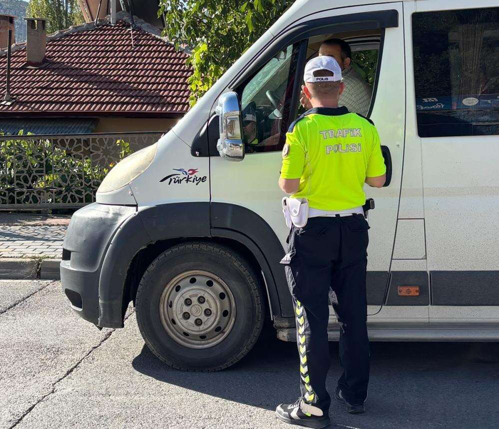 konyada-okullar-acildi-servis-denetimleri-basladi