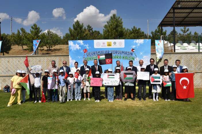 konyada-gokyuzu-cocuklar-icin-renklendi-ucurtmalar-vurulmasin