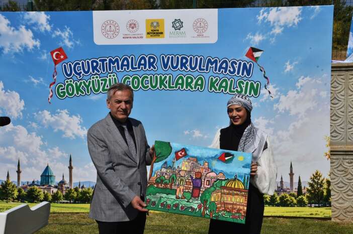 konyada-gokyuzu-cocuklar-icin-renklendi-ucurtmalar-vurulmasin