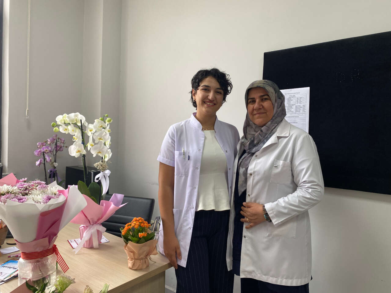 konyada-35-yillik-ebe-annenin-kizi-doktor-oldu-ayni-kurumda-bulustular