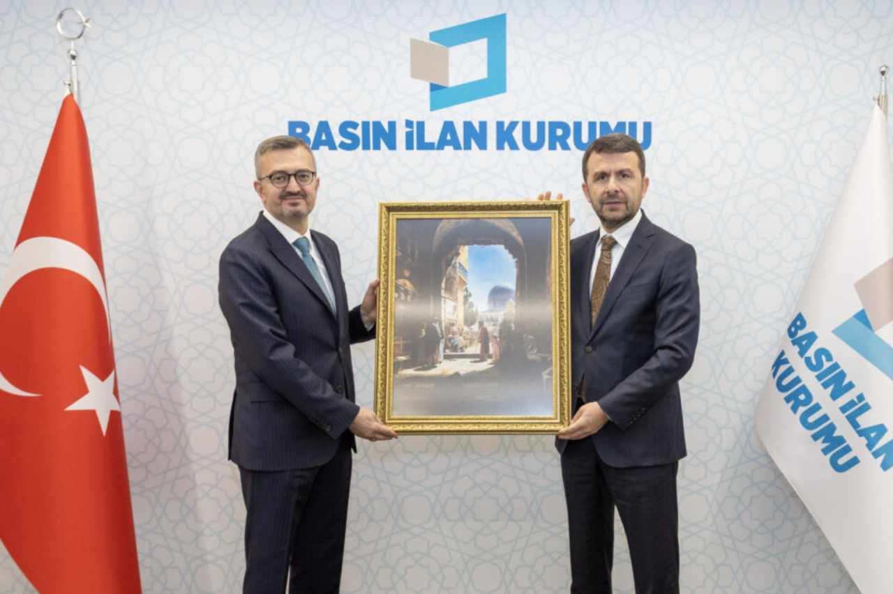 iletisim-baskani-duran-ile-bik-genel-muduru-cay-bir-araya-geldi