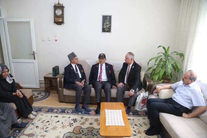 konya-buyuksehir-anlamli-gunde-kahramanlari-unutmadi
