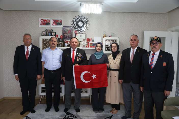 konya-buyuksehir-anlamli-gunde-kahramanlari-unutmadi