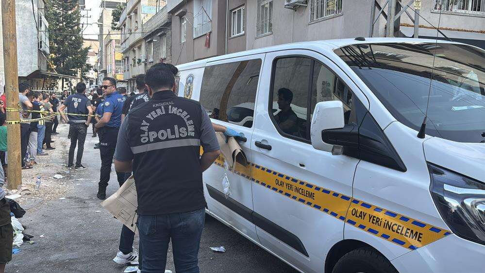 esini-oldurdu-tufegiyle-sokakta-rastgele-ates-acti-3u-cocuk-4-yarali